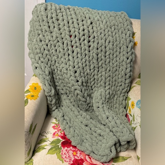 Handmade Hand Crafted Knit Chunky Baby Blanket Sage Green - Picture 4 of 4